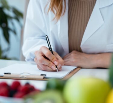 Differences Between a Dietitian and a Nutritionist | Registered Dietitian | Online Nutritionist | Disability Support Nutrition