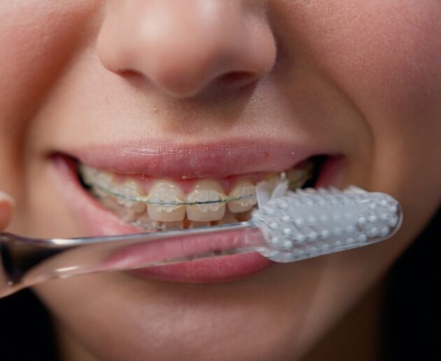 Manual vs Electric Toothbrushes for People with Braces | Oral Hygiene Tips for Adult Braces & Teen Braces in Melbourne | Metal vs Ceramic Braces Tips