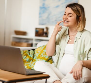 Orthodontic Treatment & Pregnancy | A Safety & Timing Guide for Expecting Mums | Orthodontics for Adults while Pregnant | Metal Braces & Clear Aligners in Melbourne