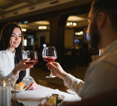 Guide To Romantic Local Date Nights | Sydney, Melbourne, Australia | Support Local Businesses | Suburb Local | Not Mum Today | Man Manual