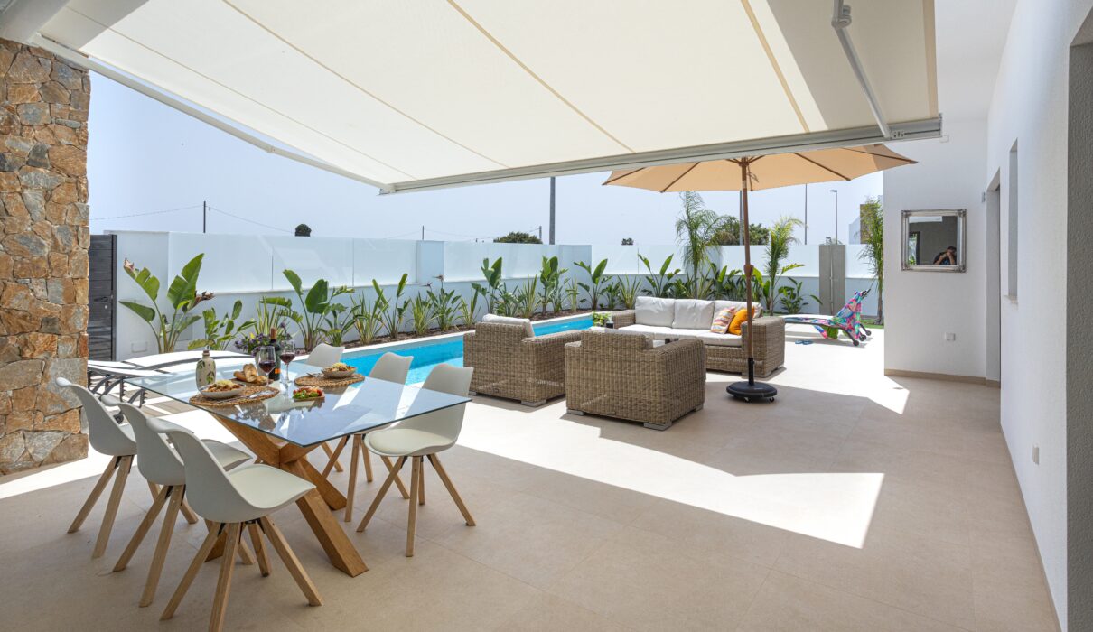 Durable Australian Outdoor Shading | Alfresco Awnings & Patio Roofing Systems Supplier | Automation, Wind, Rain & Sun