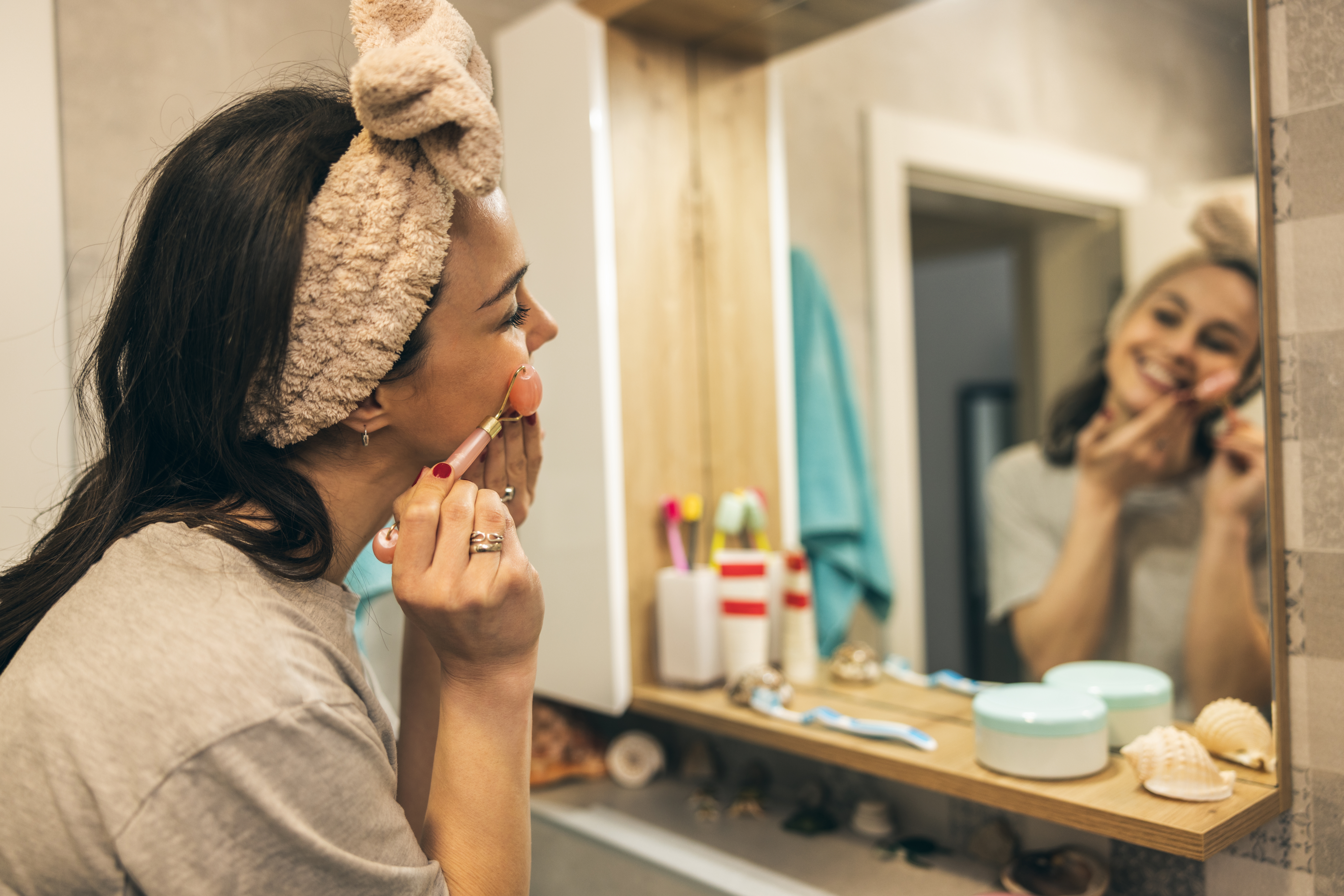 Woman following a morning and evening skincare routine using Australian skincare products, learning about retinal vs retinol, and cleansing with the best face cleanser.