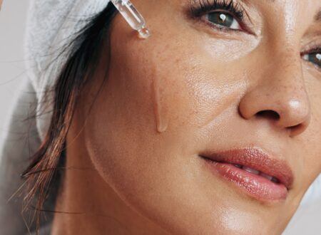 How To Use Hyaluronic Acid With Retinol Safely | RoC Skincare Australia | Layering Serums For Hydration & Fine Lines