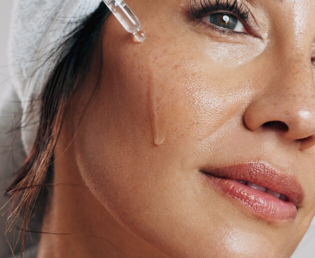 How To Use Hyaluronic Acid With Retinol Safely | RoC Skincare Australia | Layering Serums For Hydration & Fine Lines