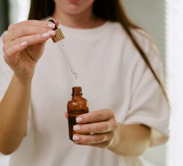 Woman comparing Australian skincare products, active skincare and the best skincare products in Australia to build a simple skincare routine.